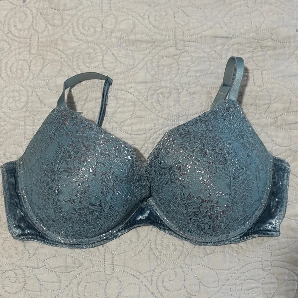 Victoria’s Secret Push Up 2 Cup sizes added Chantilly Lace Bra 38DD